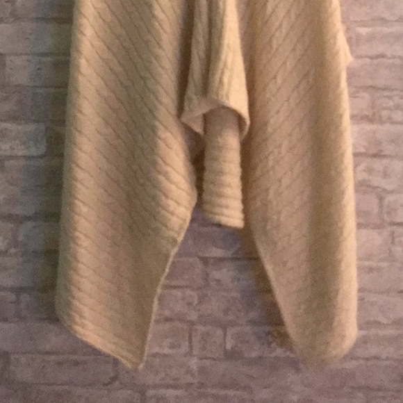 New Alpaca Wool Cable Knit V-Neck Sweater Poncho - Picture 6 of 9